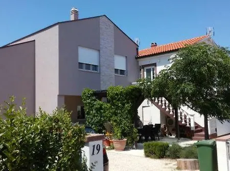 Raus Sabunike Apartment