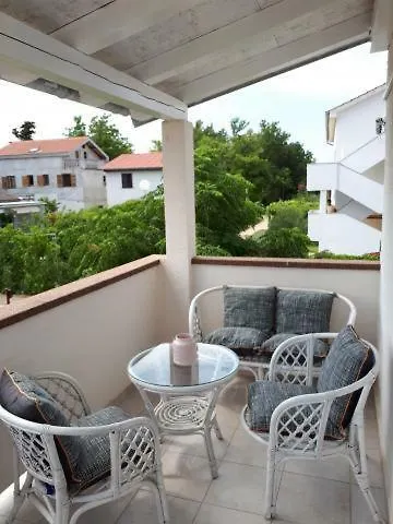 Raus Sabunike Apartamento *